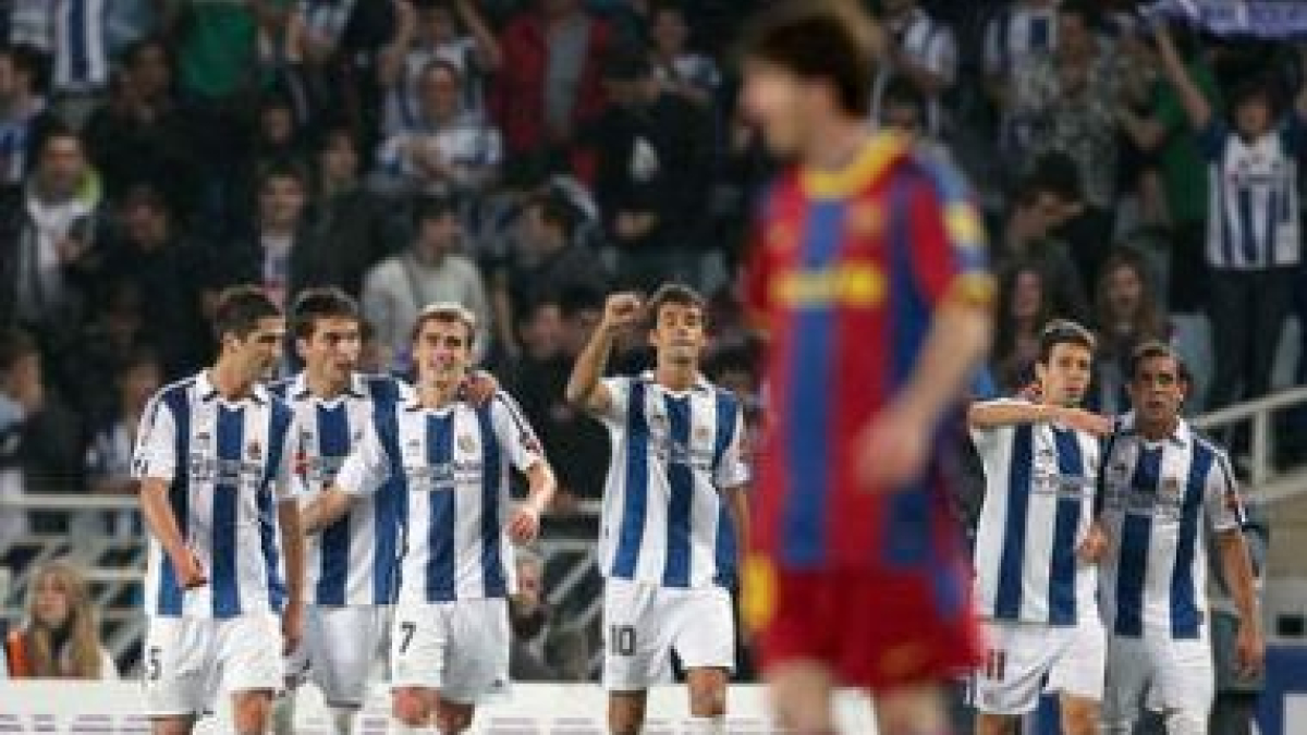 Los jugadores de la Real Sociedad celebran el gol de penalti de Xabi Prieto que suponía el 2-1.
