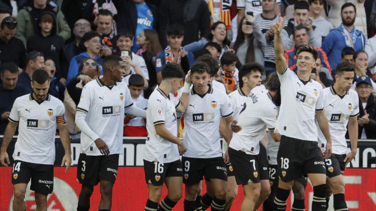 El Valencia se impuso con gol de Pepelu. J. CÁRDENAS