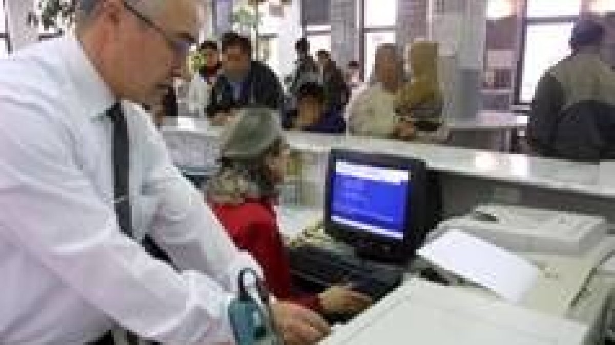 Los extranjeros pudieron presentar documentos en la Comisaría, en la imagen de archivo
