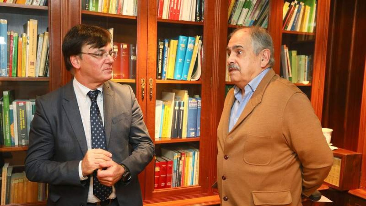 Diego Ruiz junto a Manuel Betegón, ayer en Valladolid. R. GARCÍA