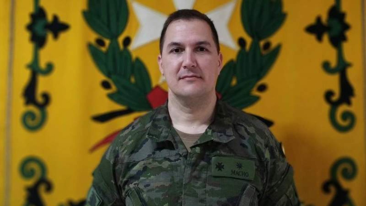 El comandante bañezano Manuel Macho. CAMPAÑA ANTÁRTICA DEL EJÉRCITO DE TIERRA