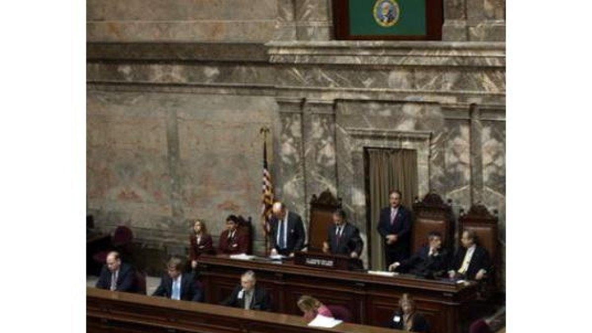 Fernández, segundo por la derecha, en el Senado de Washsington