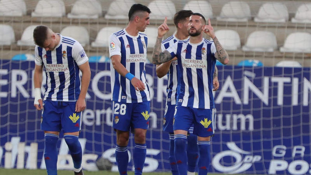 Sielva anotó de penalti su décimo gol del curso. L. DE LA MATA