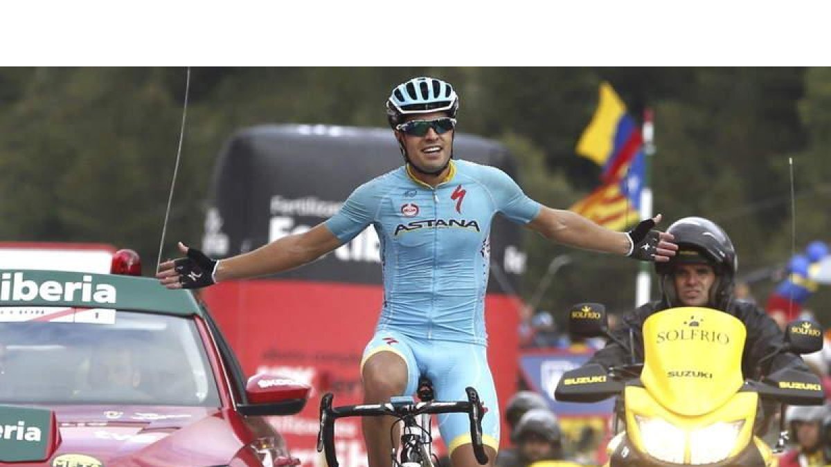 Landa celebra su triunfo en la meta de Cortals D’Encamp