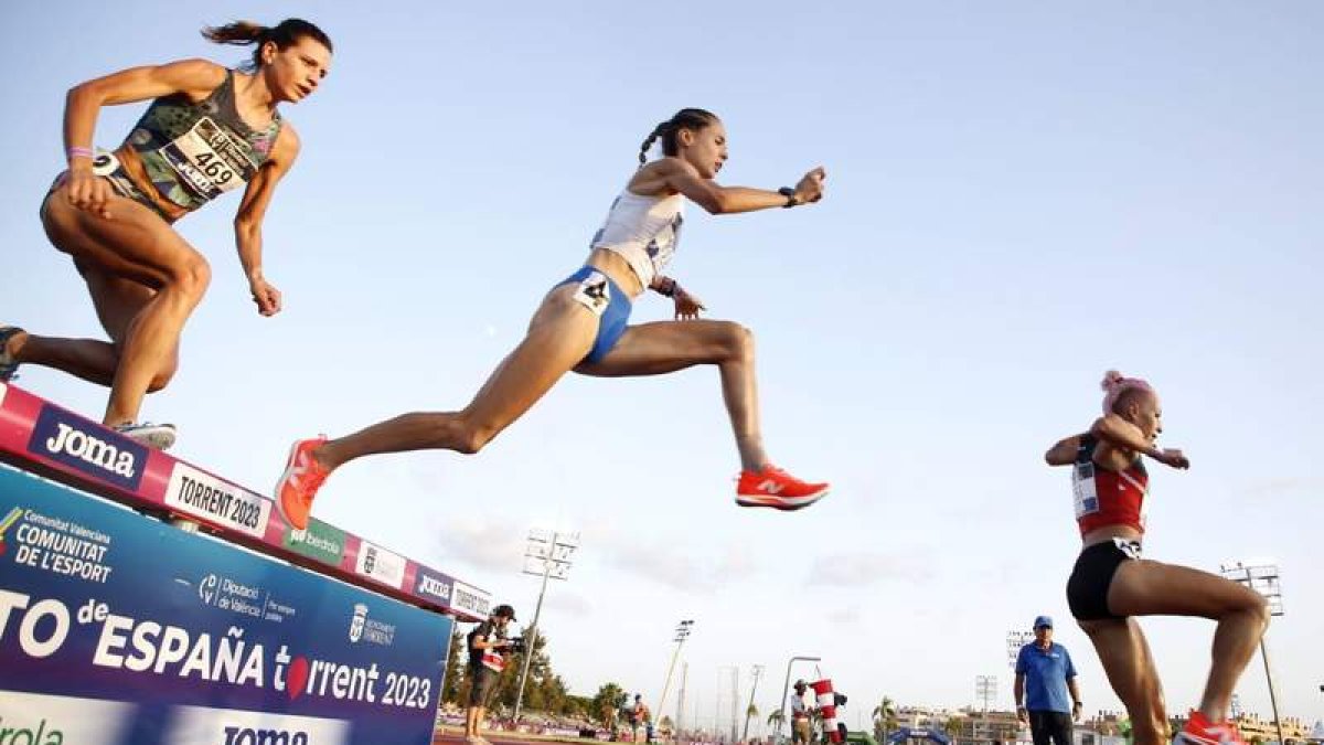 La prueba de los 3.000 metros obstáculos no reportó esta vez medalla al atletismo leonés. MIGUÉLEZ
