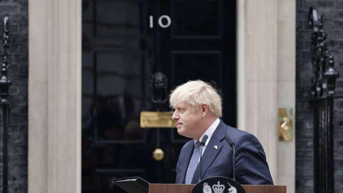 Boris Johnson anuncia su dimisión como primer ministro británico. TOLGA AKMEN