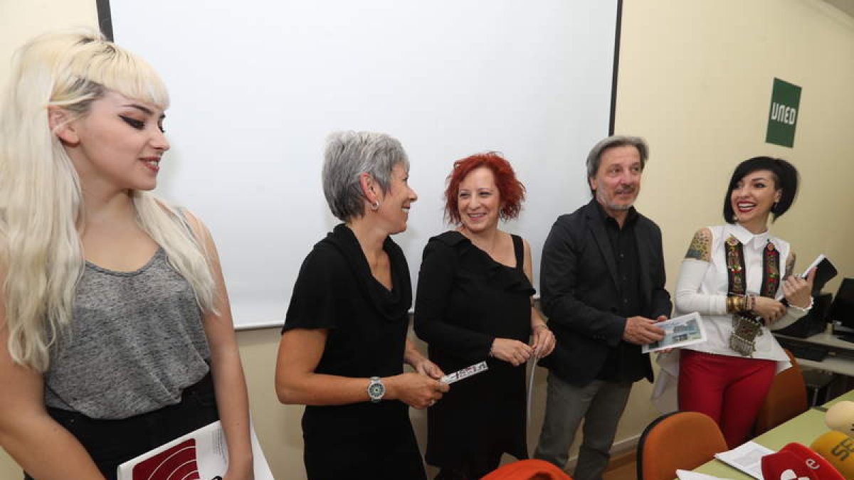 De la Torre, Jutta Nisar, Loli Haro, Pedro Muñoz y Rodríguez. BARREDO