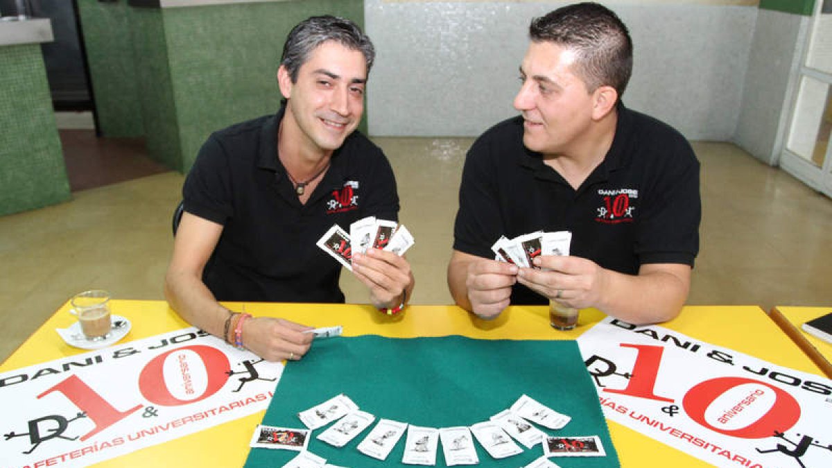 Dani y Jose, los responsables de la Cafetería Universitaria, con su sencilla propuesta, un gran servicio a los aluches .