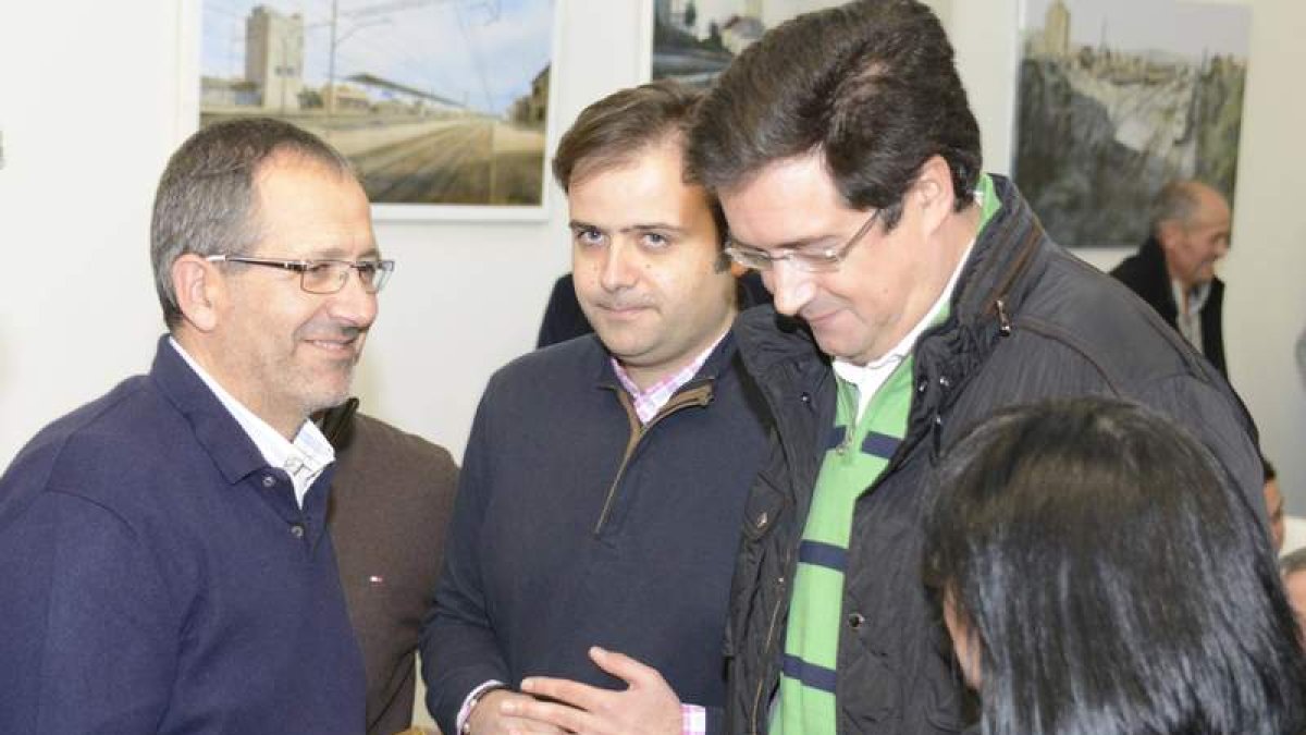 Óscar López (derecha), junto a Tino Rodríguez en el encuentro en Sahagún.