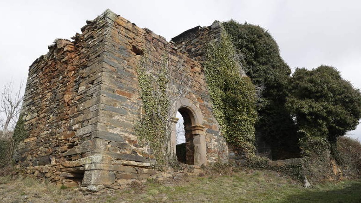 Imagen de archivo de la ermita de San José de Requejo, la única con un retablo de piedra. RAMIRO