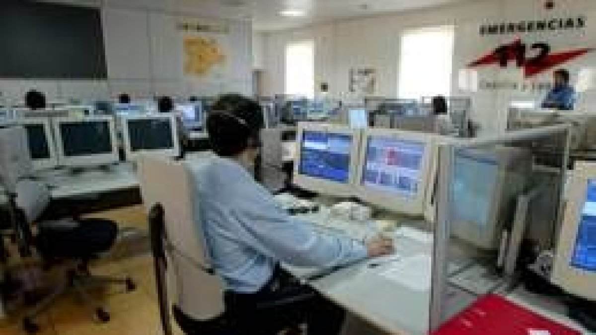 Sala de control del servicio de emergencias 112 de Castilla y León en la sede central de Valladolid