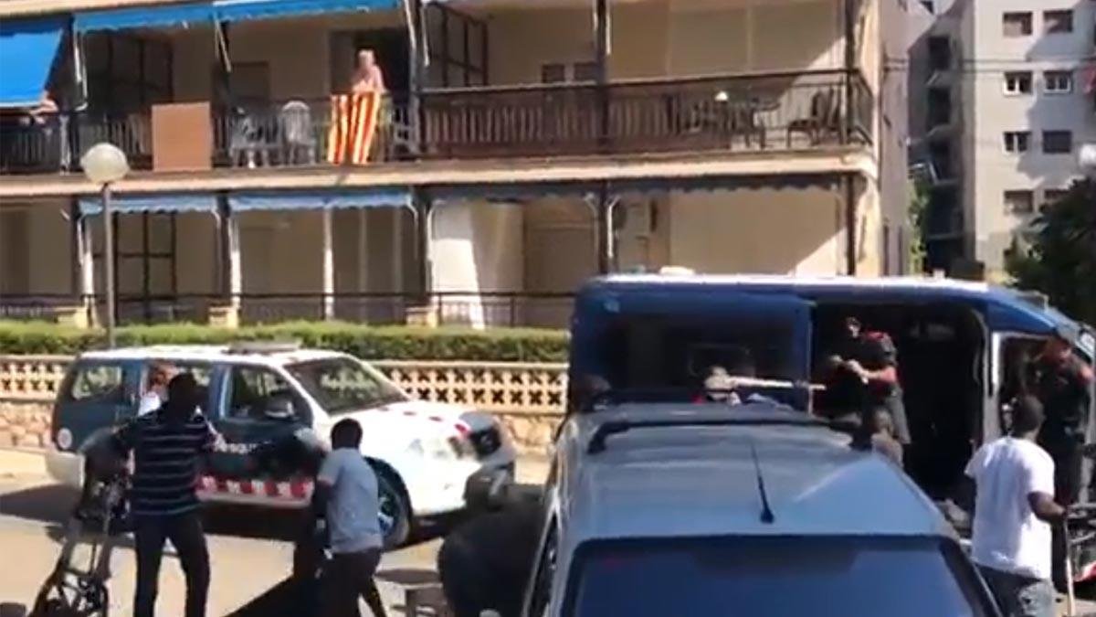 Incidentes entre manteros y Mossos dEsquadra en Salou
