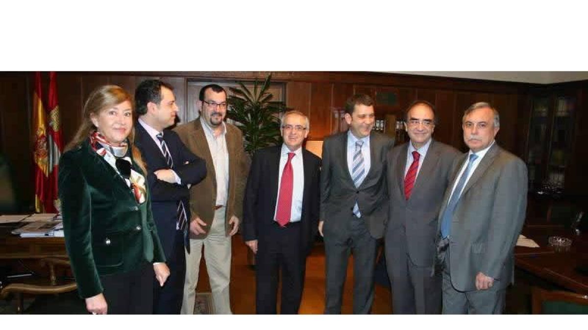 Teresa Magaz, Reiner Cortés, López Rellán, Miguel Ángel Raimúndez (Indra), López Riesco y otros dos directivos de la empresa tecnológica