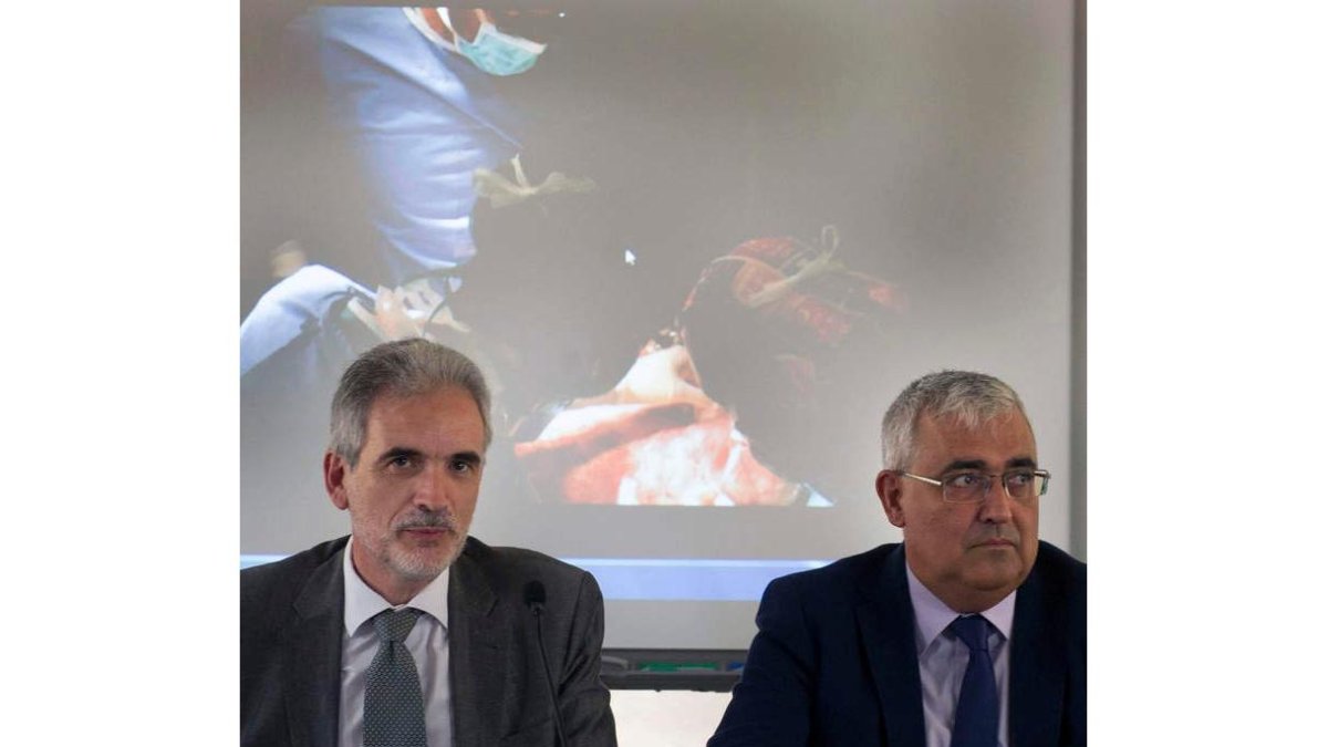 Imagen de la explicación, ayer, de la operación. MIGUEL ÁNGEL MOLINA