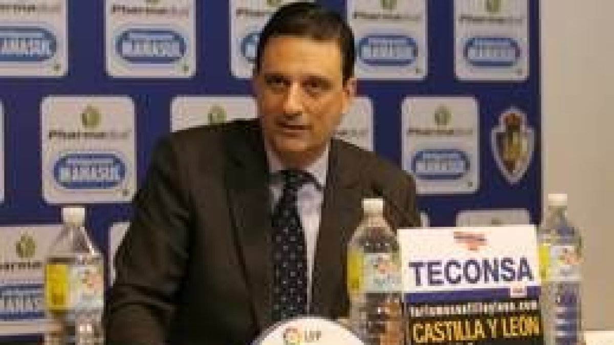 El asesor jurídico de la directiva Demetrio Mato, ayer en sala de prensa