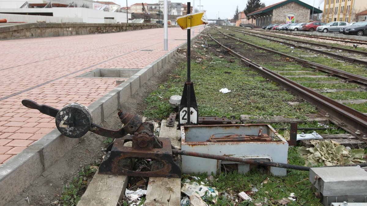 Ferrocarril de la Ruta de la Plata, en La Bañeza. RAMIRO