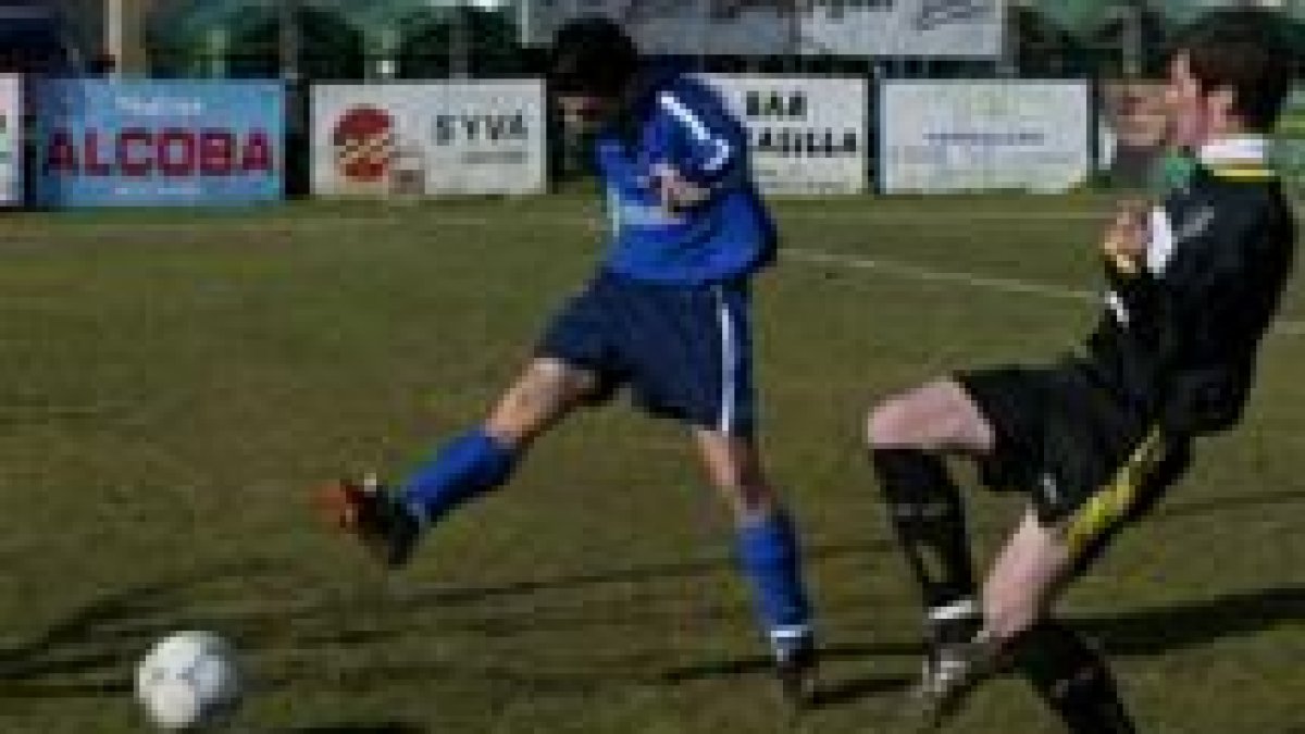 El mejor bagaje del Laciana le permitió salir airoso del envite ante el Huracán Z, en la foto