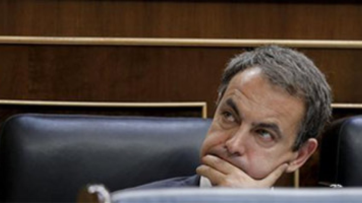 El presidente del Gobierno, José Luis Rodríguez Zapatero, durante el pleno del Congreso.