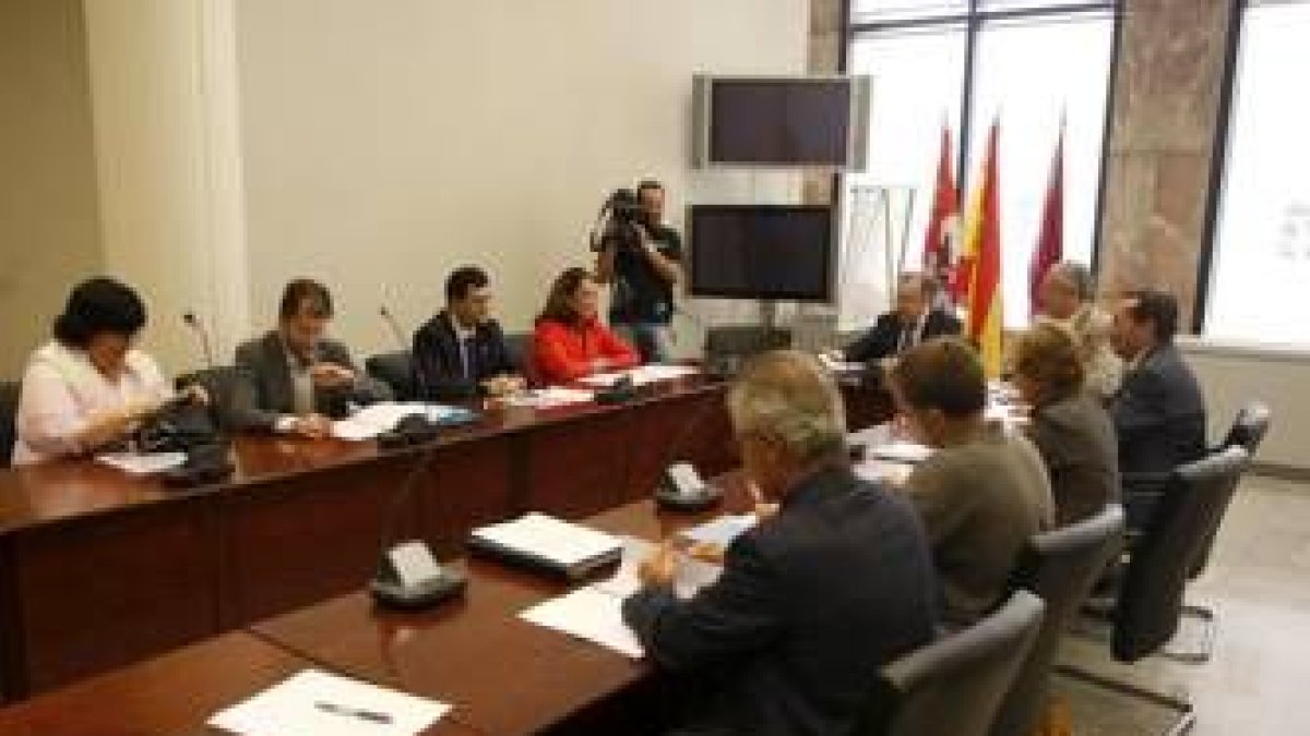 La Comisión Provincial de Inmigración se reunió ayer en la sede de la Junta