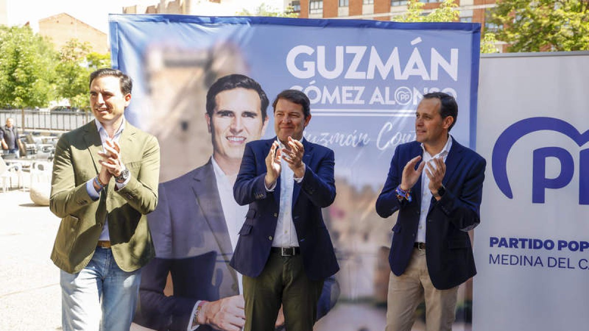 Mañueco ayer, en un mitin en Medina de Rioseco. R. GARCÍA