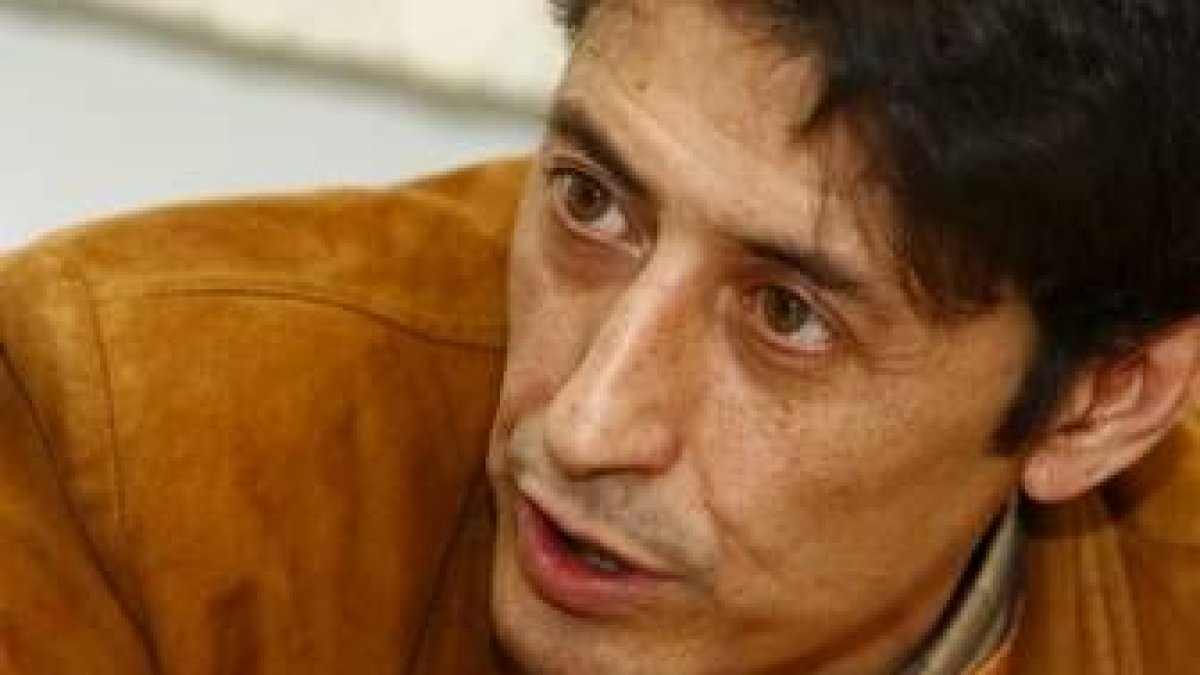 El líder de Civiqus y su portavoz en Villaquilambre, Miguel Hidalgo, en un momento de la entrevista