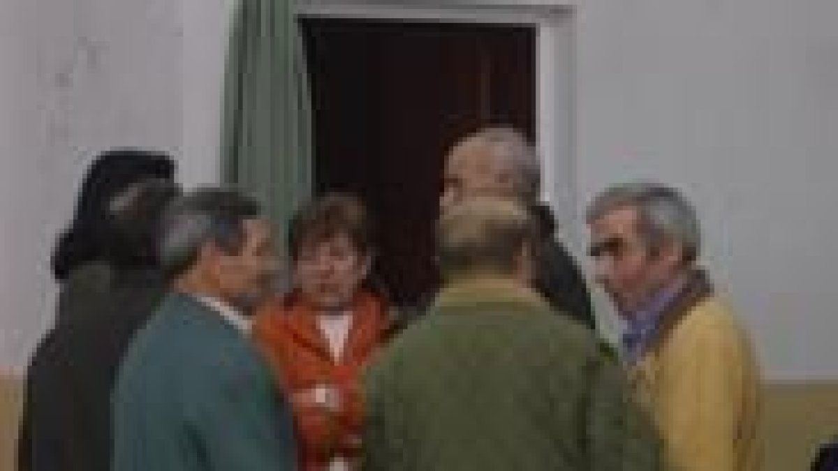 La foto muestra a integrantes de la asociación vecinal de La Placa