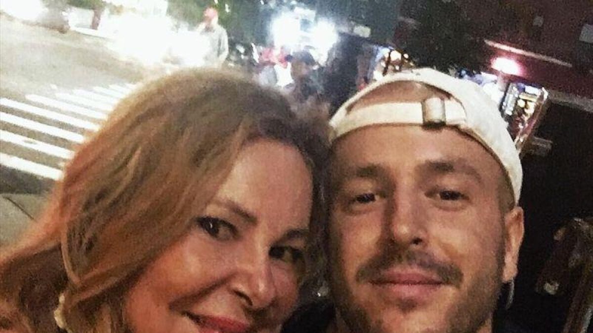 Ana Obregón posa junto a su hijo, Álex Lecquio, en Nueva York.