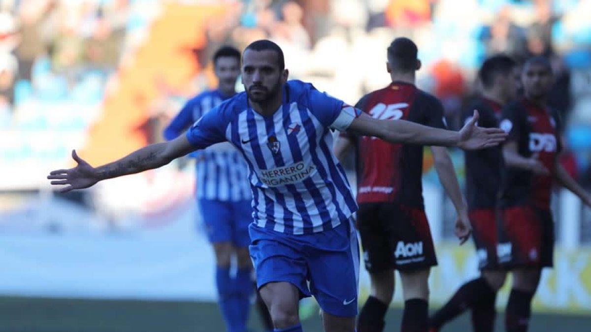 Yuri, autor del primer tanto de la Deportiva.