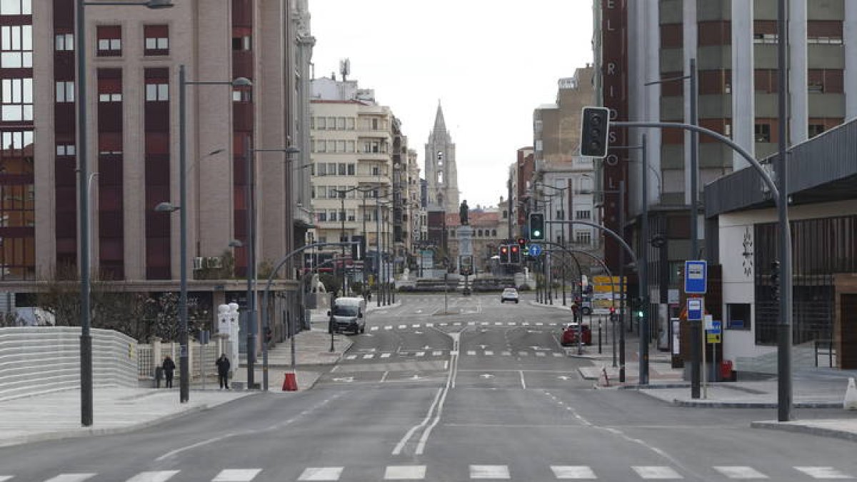 Calles de León sin tráfico el 31 de marzo debido al confinamiento de la primera ola. RAMIRO