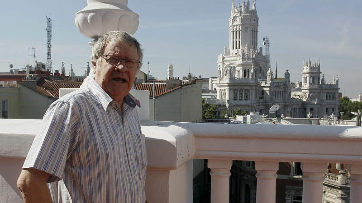 El hispanista y biógrafo Ian Gibson prueba ahora con el género novelesco.