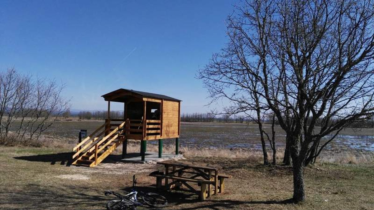La Laguna Gallega estrena hoy el mirador, que se inaugurará con dos visitas guiadas. DL