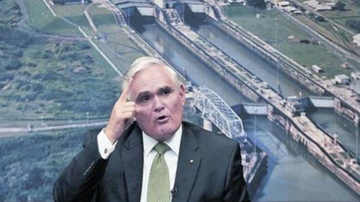 El administrador de la Autoridad del Canal de Panamá (ACP), Jorge Luis Quijano, durante una rueda de prensa, en Ciudad de Panamá.