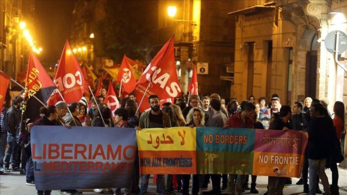 Protesta contra la cumbre de Libia en Palermo.