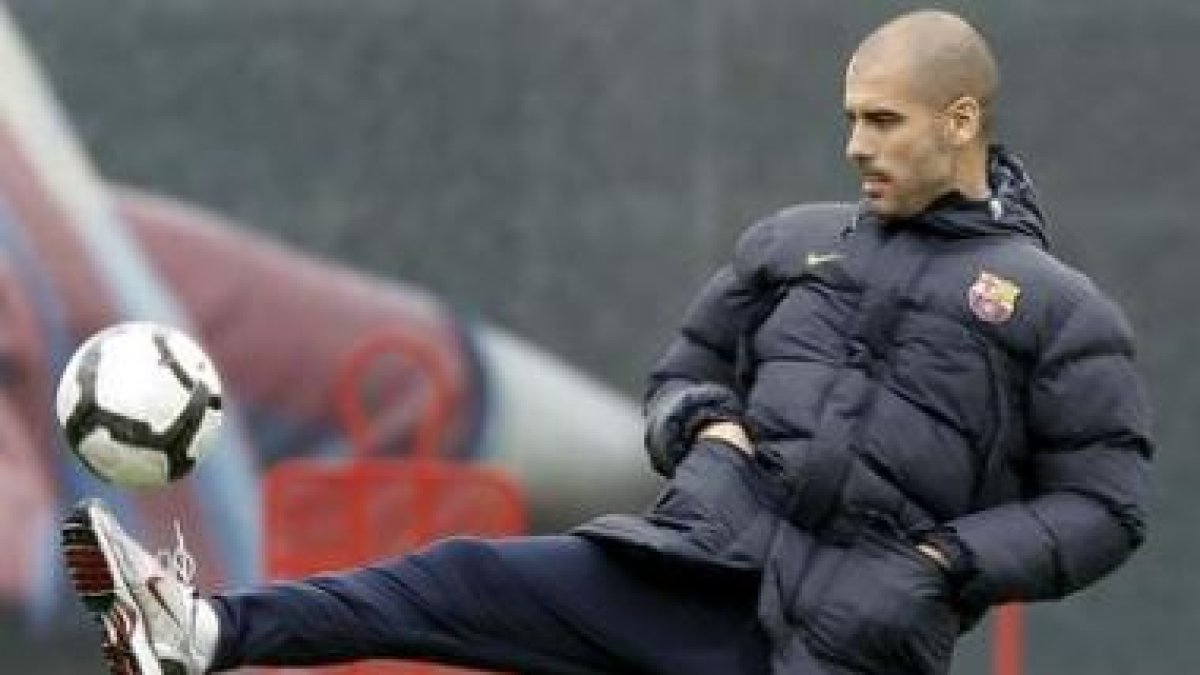 Josep Guardiola en la primera sesión de entrenamiento tras su eliminación europea.