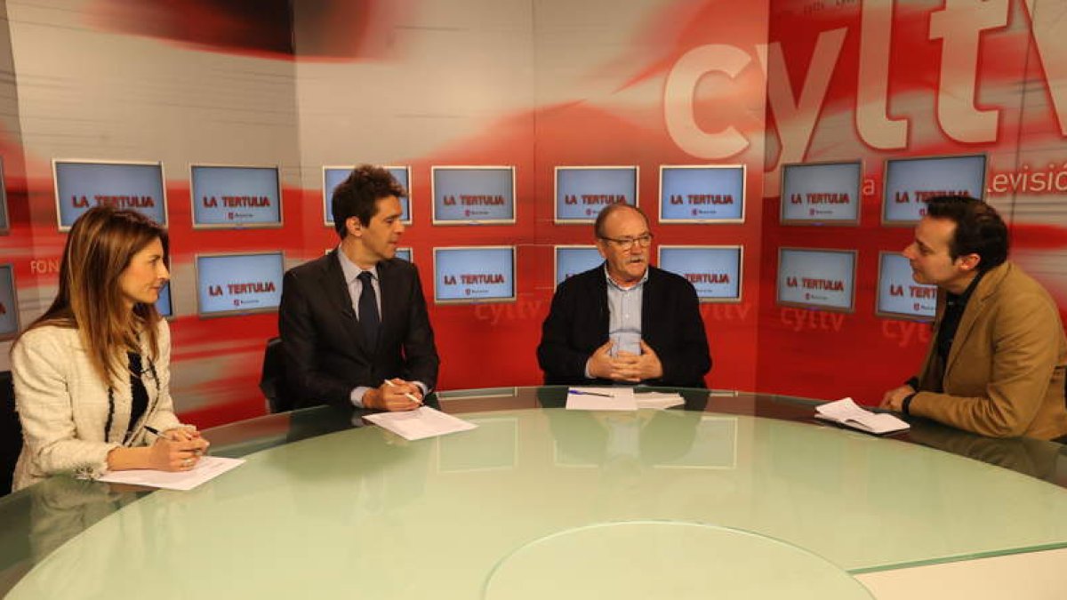 Marisa Vázquez, Miguel Ángel Blanco, José Antonio Otero y Carlos Fidalgo, en el programa La Tertulia emitido anoche. L. DE LA MATA