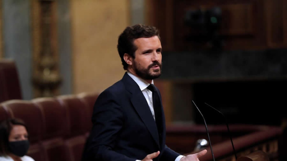 El líder del PP, Antonio Casado, durante su intervención en el Pleno del Congreso. EMILIO NARANJO / EFE