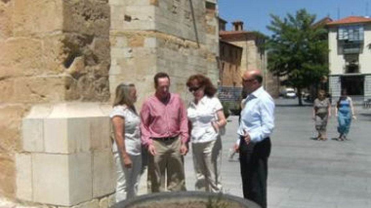 Los concejales del PP visitaron la zona de Tras de los Cubos.