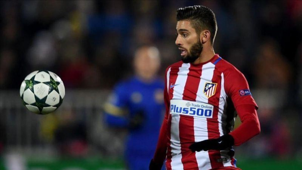 Yannick Ferreira Carrasco controla el balón durante el partido contra el Rostov del miércoles pasado.