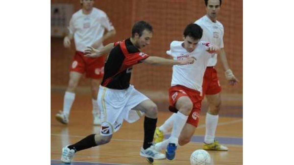 Julito, a la izquierda, nuevo jugador del Obras Ram.