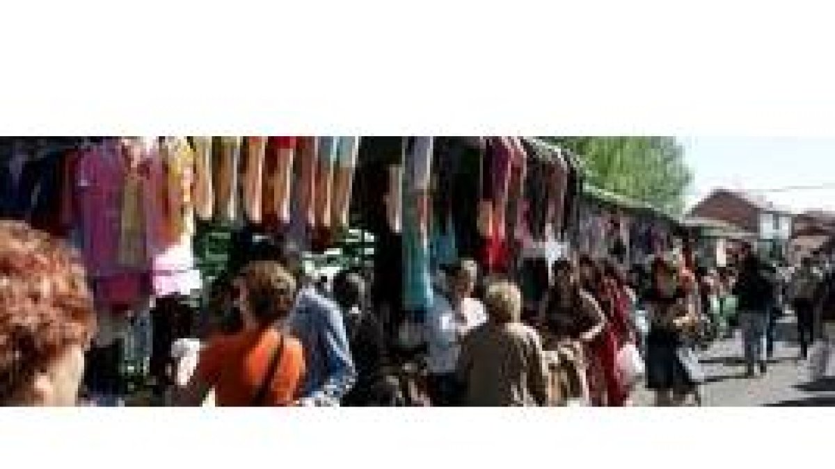 Imagen del mercadillo de Trobajo, que se regulará en Pleno Municipal