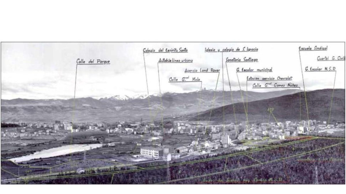 Fotografía encargada por la MSP a mediados del siglo pasado con una panorámica de Ponferrada, en pleno auge del carbón, que señala algunos lugares de referencia. DL