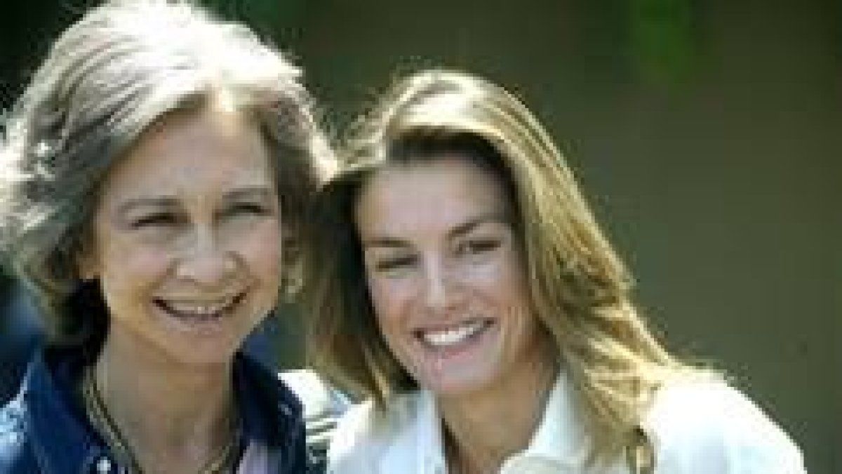 Los gestos de complicidad se repiten entre suegra y nuera