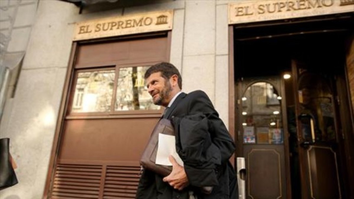 Albert Batlle, exdirector general de los Mossos, ayer, llegando al Supremo.