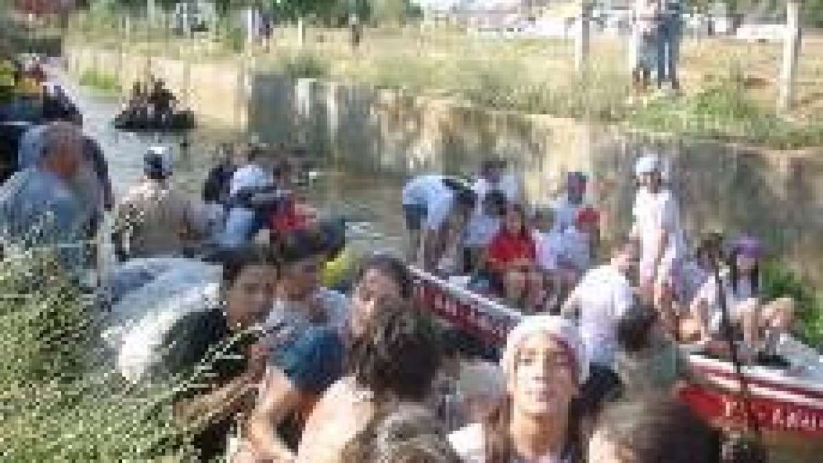 Un momento del descenso por el canal de Laguna de Negrillos