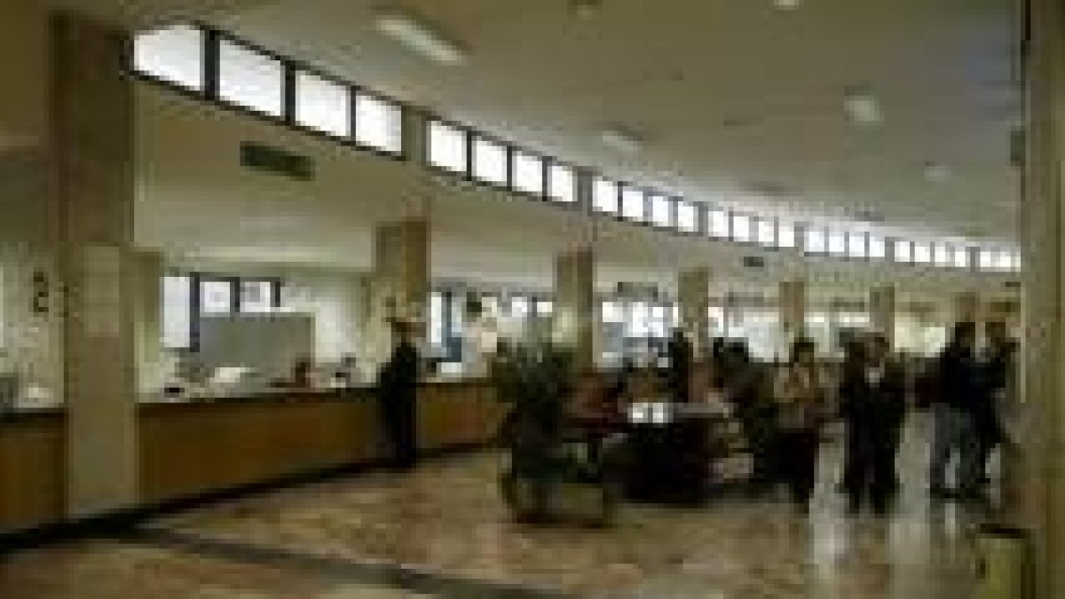 Fachada de la sede de la agencia tributaria del ministerio de Hacienda en León