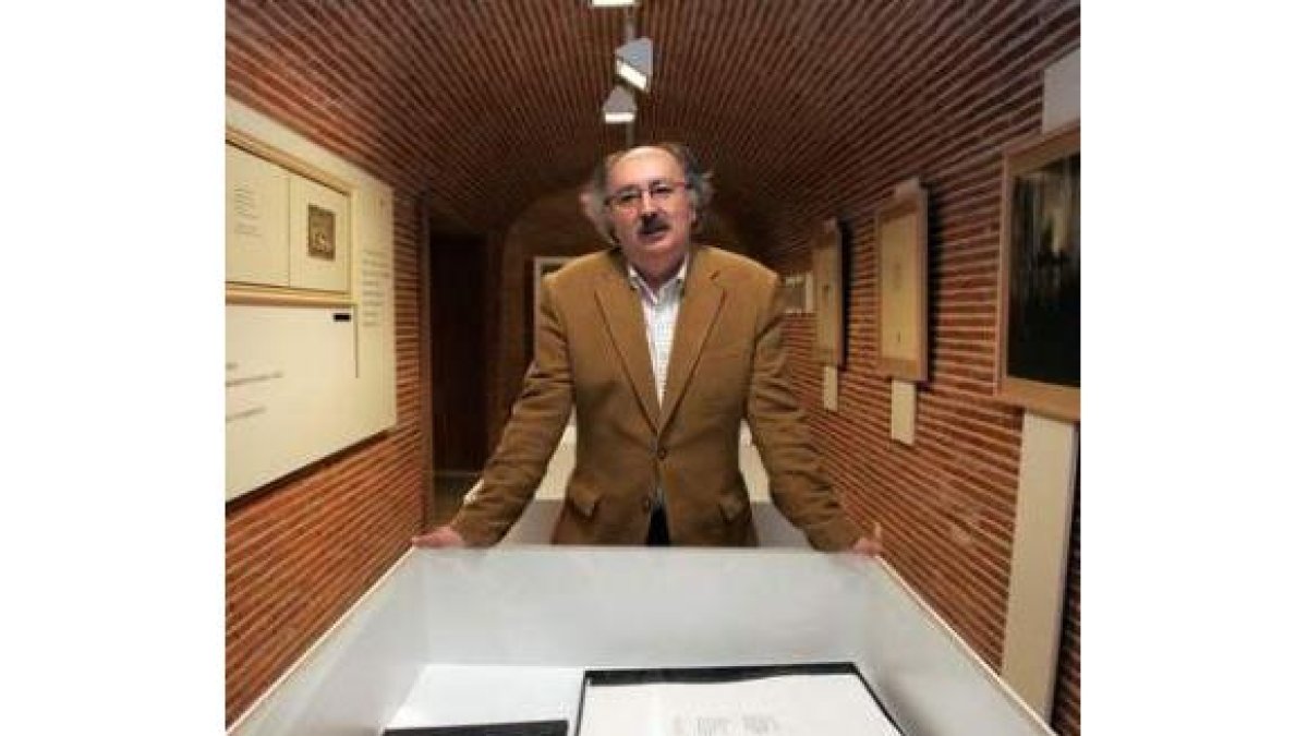 El poeta bañezano Antonio Colinas.