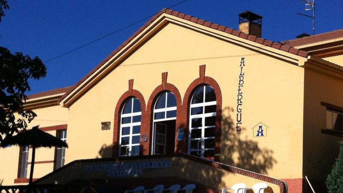 La instalación fue evolucionando en el tiempo hasta llegar a convertirse en lo que es hoy. En todas las actuaciones que se llevan a cabo y que comenzarán a dar sus frutos en los próximos meses, se reserva un apartado para la historia. Por ejemplo, desde el consistorio se ha rehabilitado de forma integral el albergue municipal, dejando en su vestíbulo un hueco donde se puede conocer la historia del edificio y su origen.