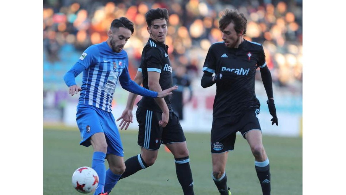 La escasa puntuación del equipo berciano en la primera vuelta es un lastre. L. DE LA MATA