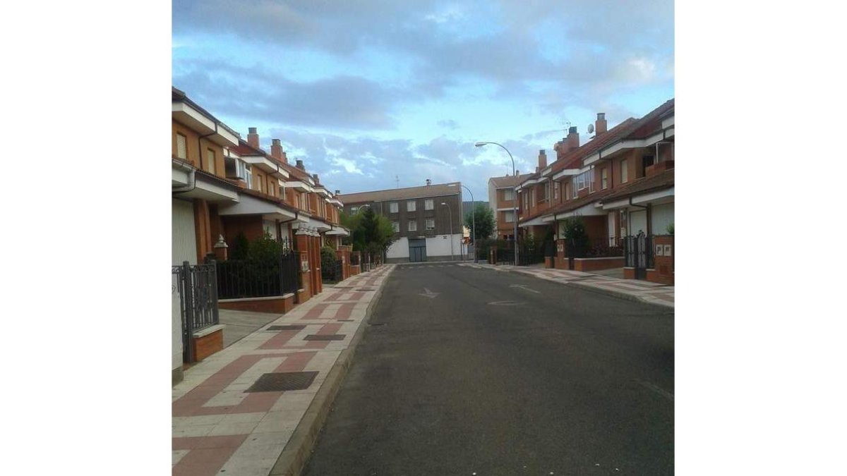 Una de las calles de Tres Sauces sin ningún vehículo.