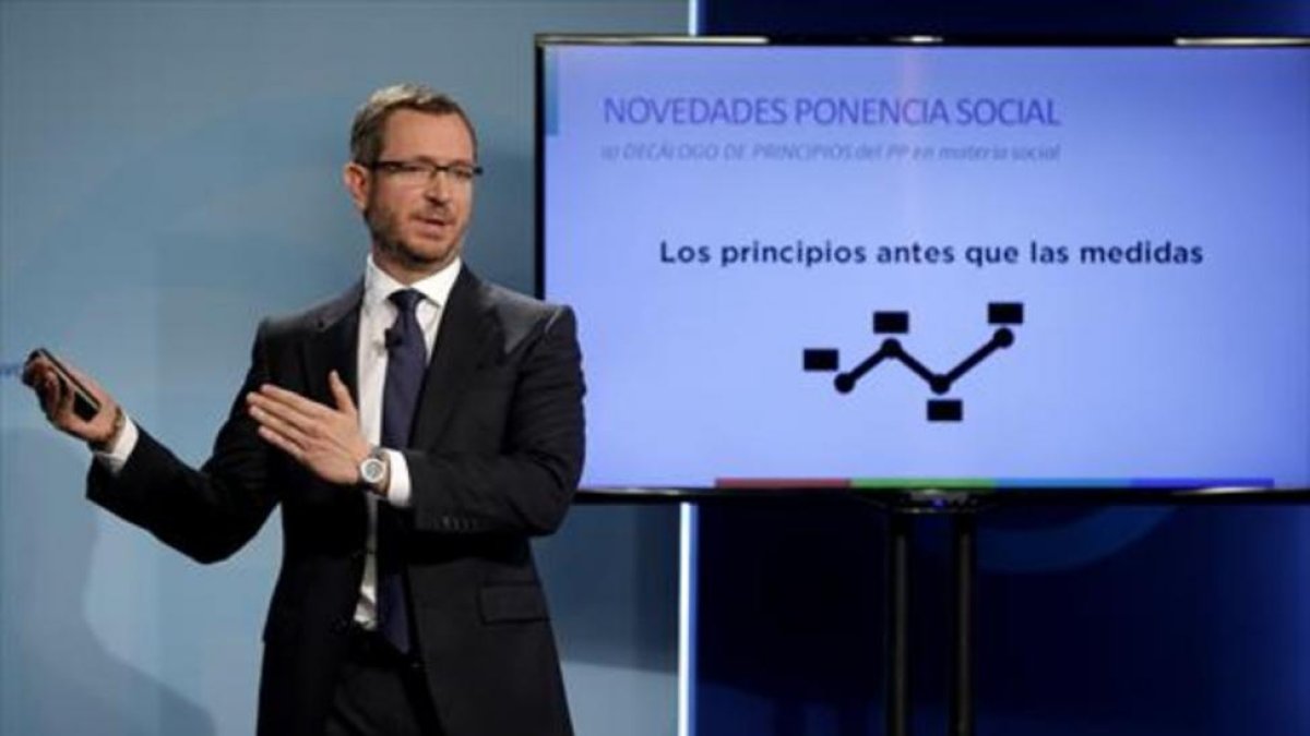 Maroto presenta la ponencia social del PP, ayer en Madrid.